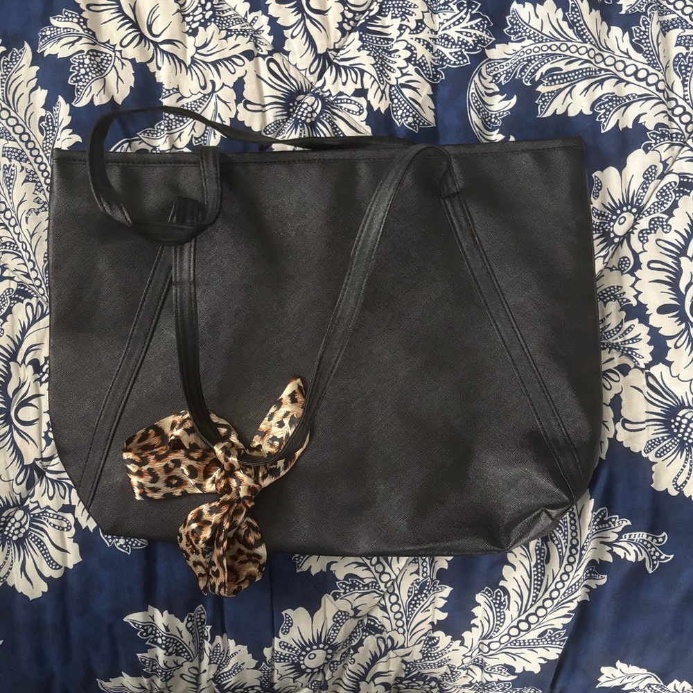 SHEIN BlackTote with Leopard Accent